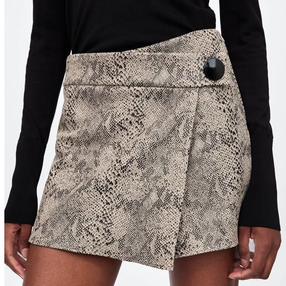 ZARA || snake print skort - Picture 1 of 5
